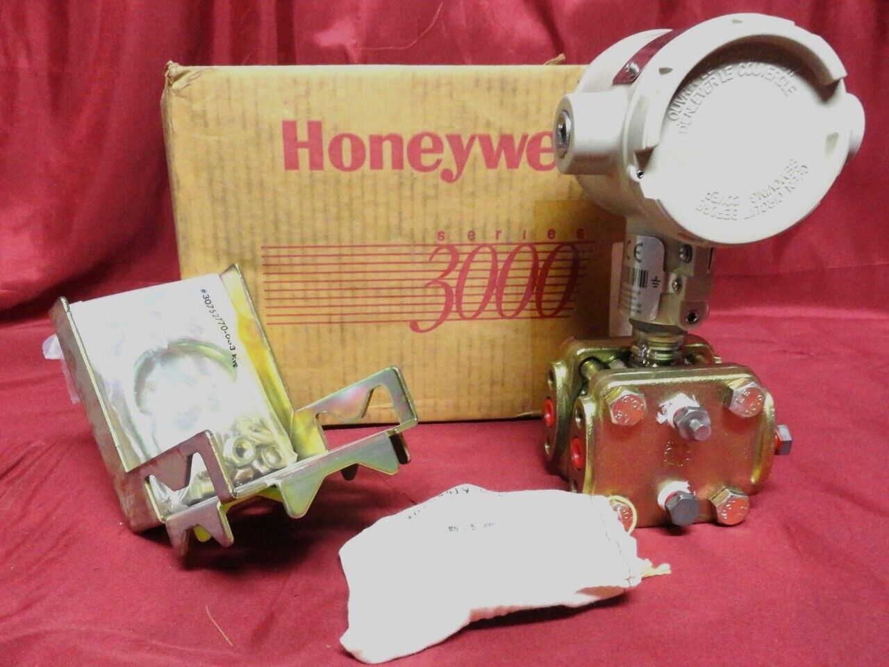 New HONEYWELL ST 3000, ST3000 Smart TRANSMITTER S100 R300 - New in Box